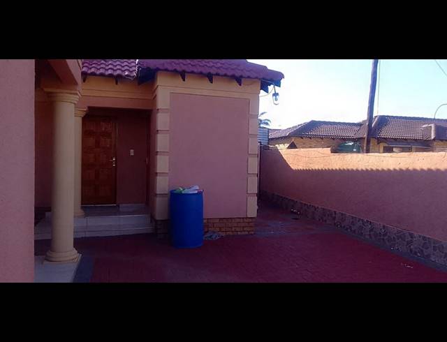 3 BEDROOM HOUSE FOR SALE IN TLHABANE